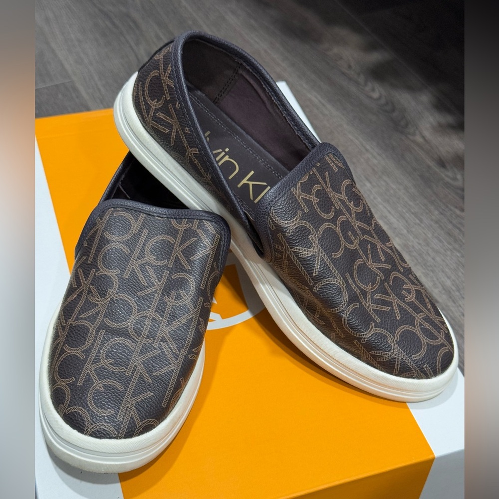 Women’s CK flats